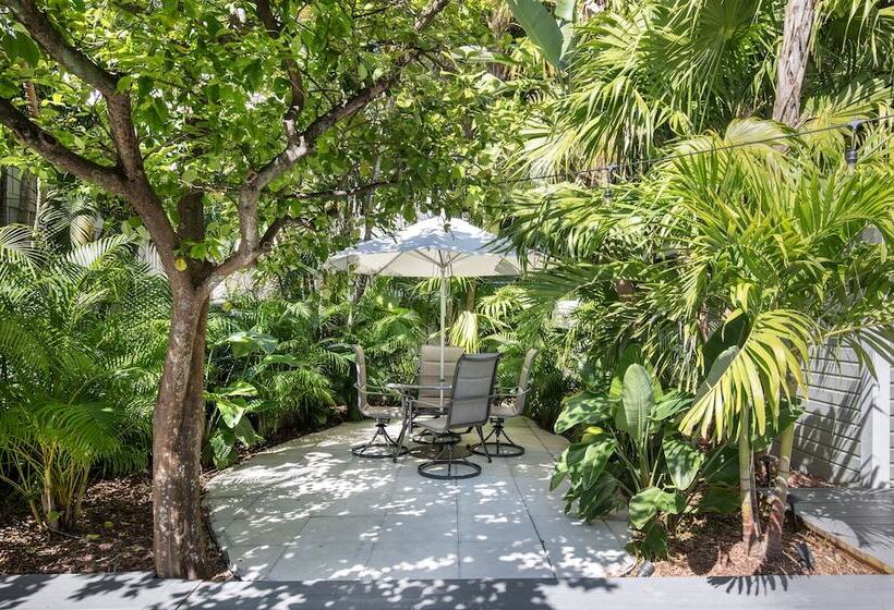 בית מלון כפרי Southernmost Inn Adult Exclusive