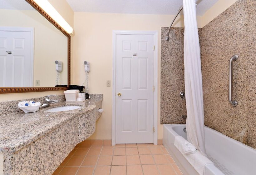 فندق Tower Inn And Suites Of Guilford / Madison