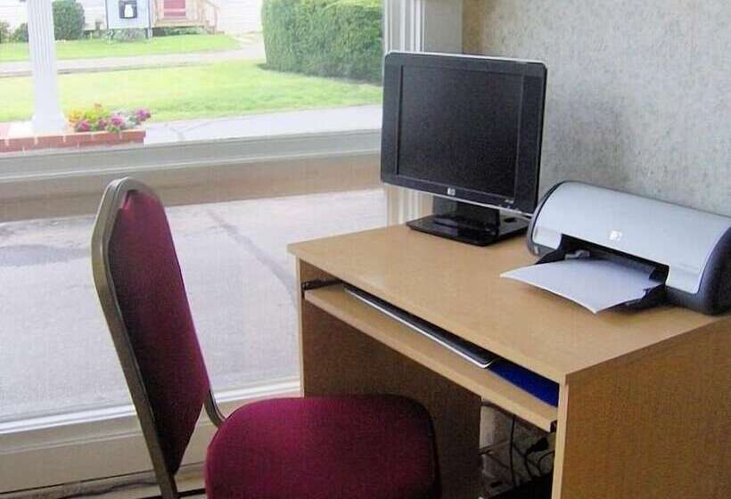 호텔 Travelers Inn