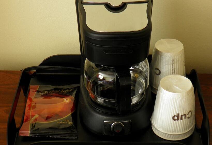 호텔 Travelers Inn