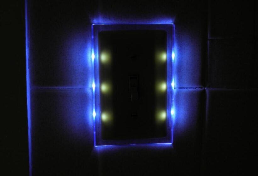 호텔 Travelers Inn