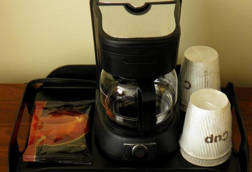 호텔 Travelers Inn