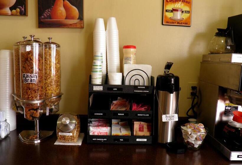 호텔 Travelers Inn