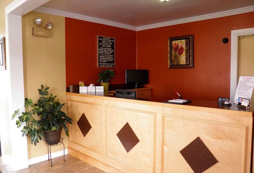 호텔 Travelers Inn