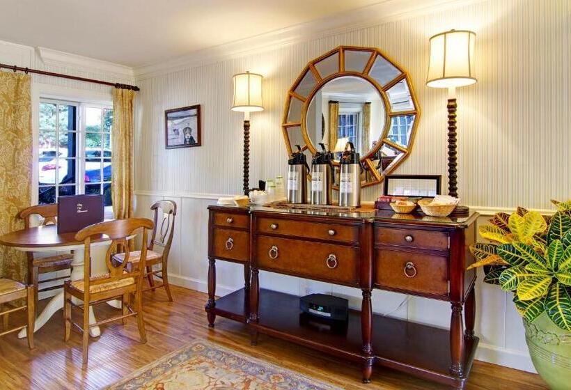 Отель Wayside Inn