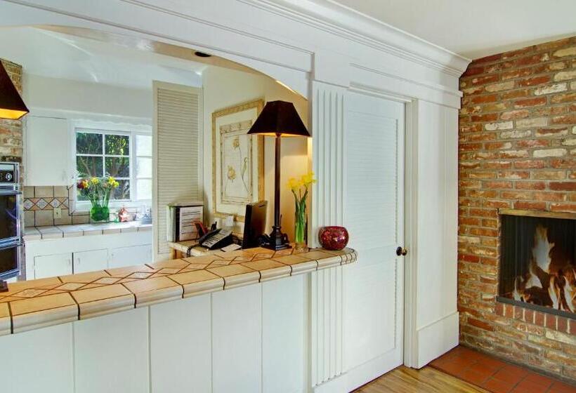 Отель Wayside Inn