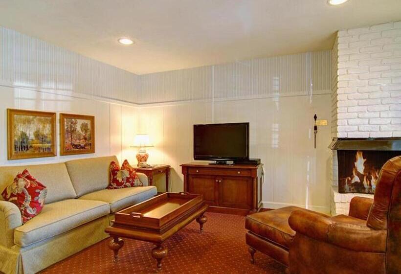 Отель Wayside Inn