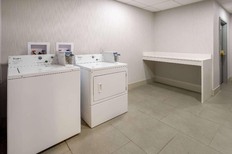 ホテル Wingate By Wyndham Waldorf   Washington Dc Area