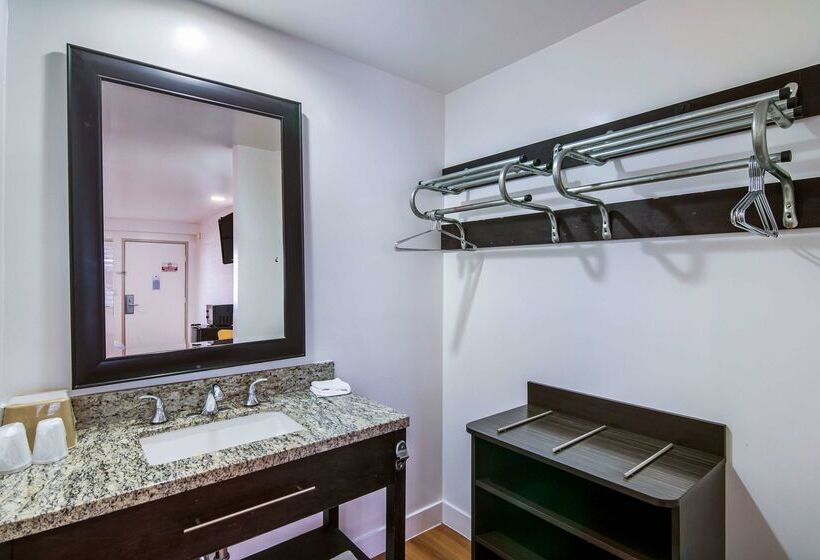 Motel 6 Monterey Park