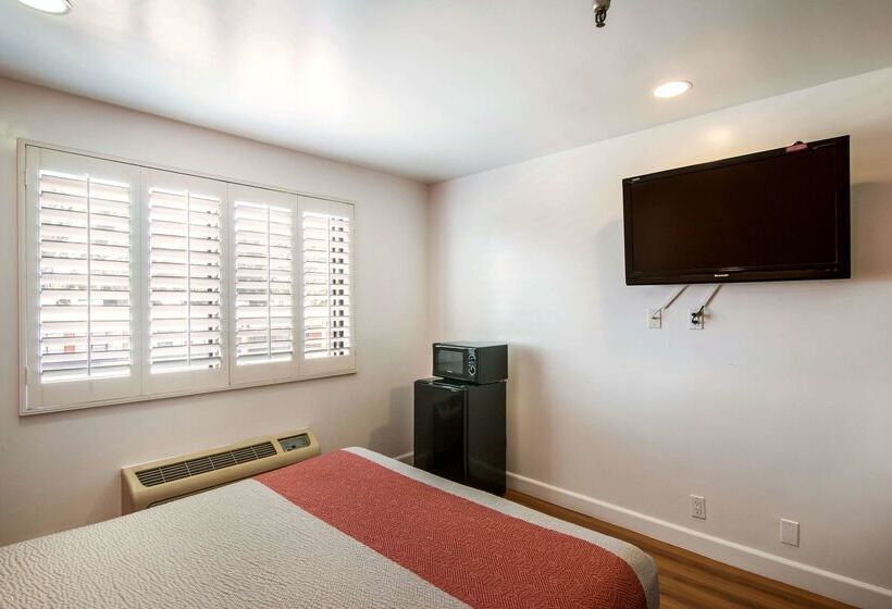 Motel 6 Monterey Park