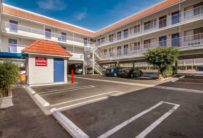 Motel 6 Monterey Park