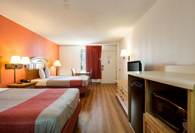 Motel 6 Clarksville, Tn