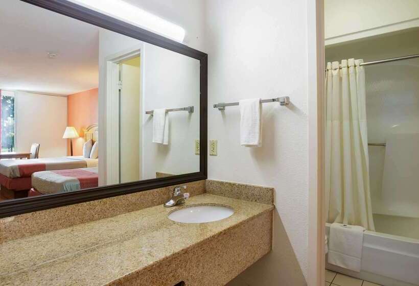 Motel 6 Clarksville, Tn