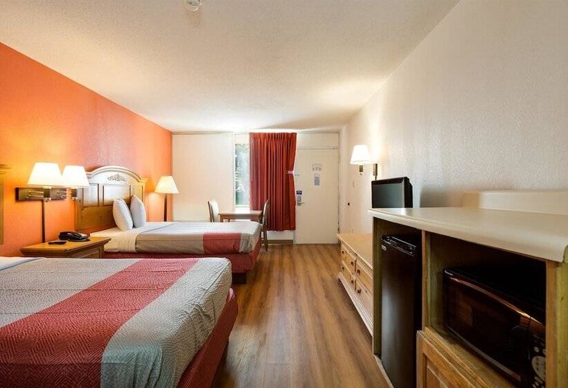 Motel 6 Clarksville, Tn