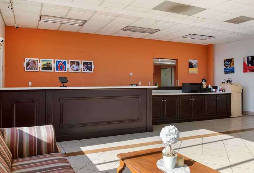 Motel 6 Clarksville, Tn