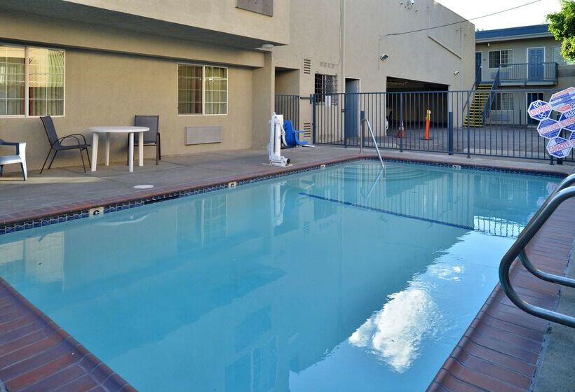 فندق على الطريق Americas Best Value Inn Hollywood