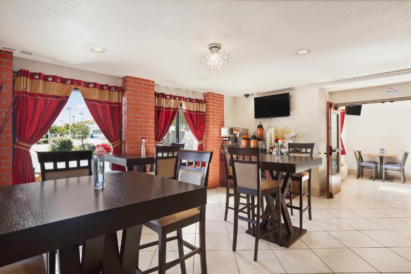 فندق على الطريق Baymont By Wyndham Anderson