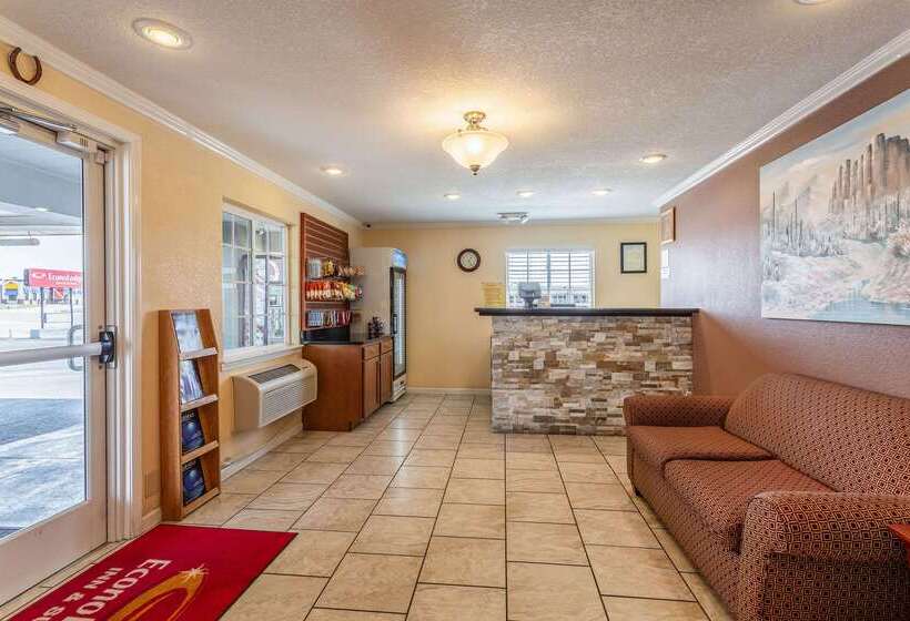 فندق على الطريق Econo Lodge Inn & Suites