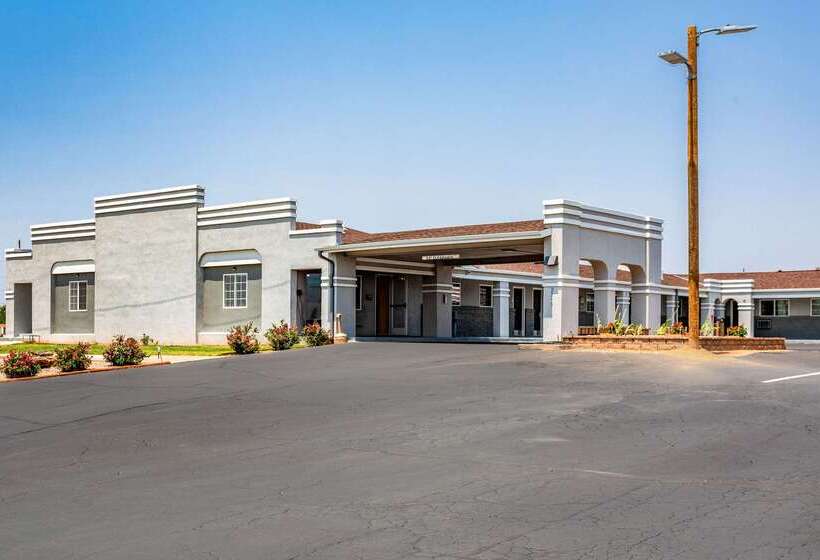 فندق على الطريق Econo Lodge Inn & Suites