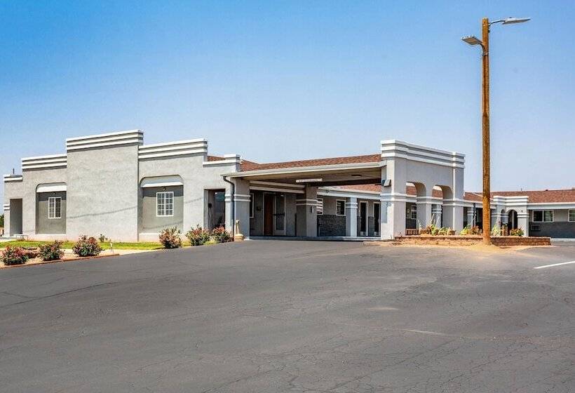 فندق على الطريق Econo Lodge Inn & Suites