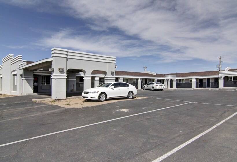 فندق على الطريق Econo Lodge Inn & Suites