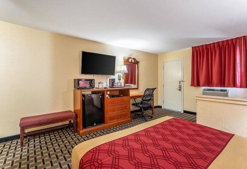فندق على الطريق Econo Lodge Inn & Suites