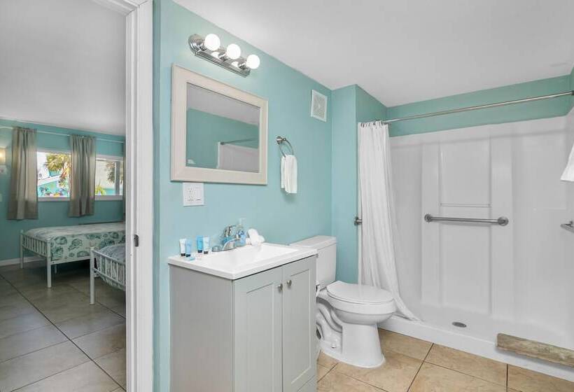 فندق على الطريق Latitude 26 Waterfront Resort And Marina