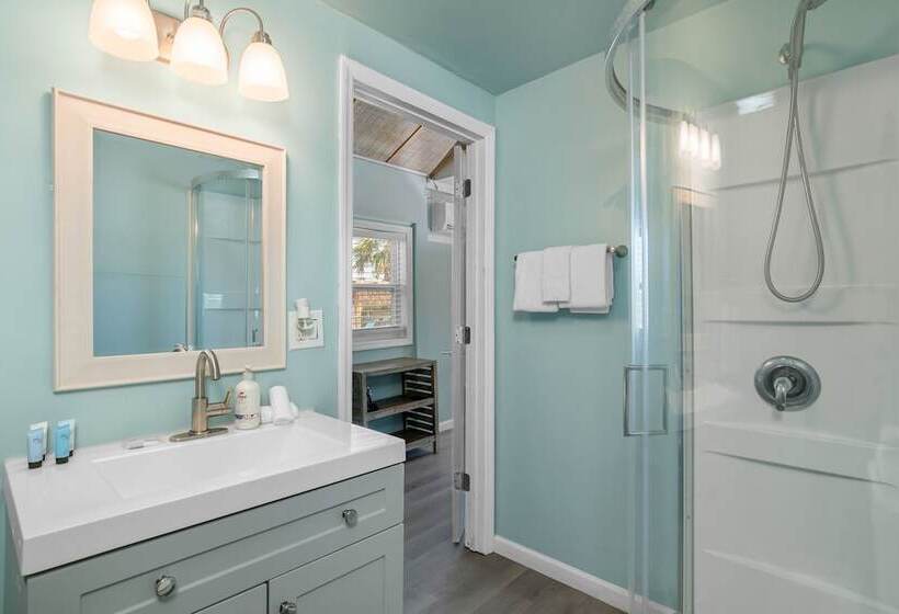 فندق على الطريق Latitude 26 Waterfront Resort And Marina