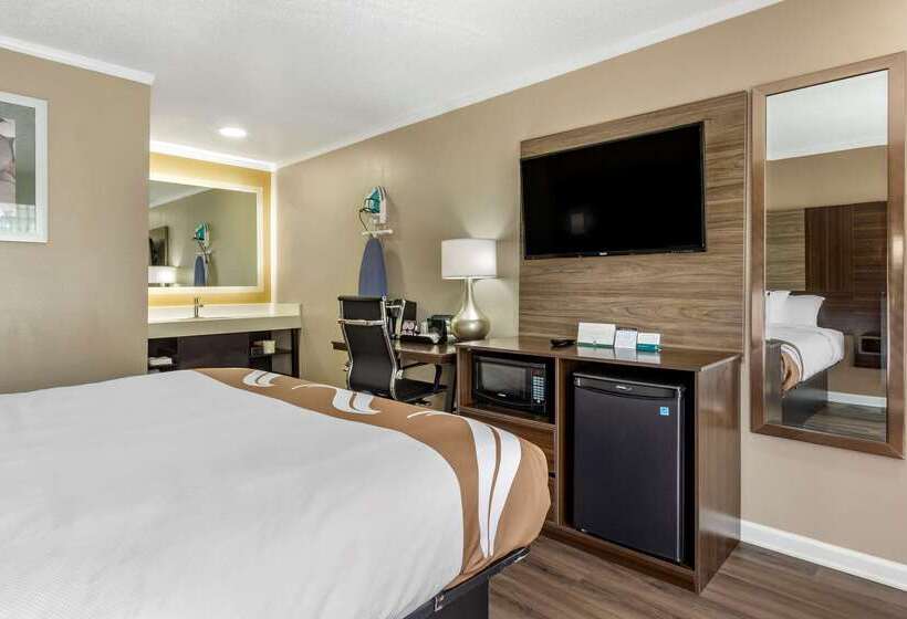 Мотель Quality Inn & Suites