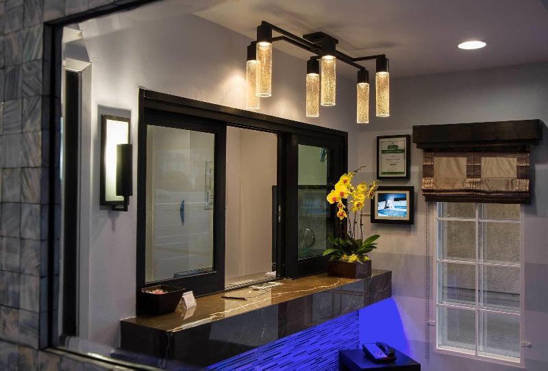 فندق على الطريق Regency Inn In Los Angeles