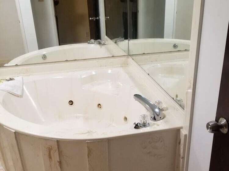 فندق على الطريق Royal Inn  Anniston