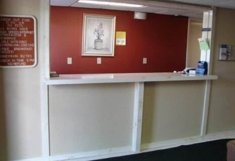 فندق على الطريق Royal Inn  Anniston