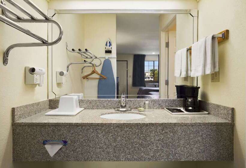 מוטל Super 8 By Wyndham Grand Prairie Southwest