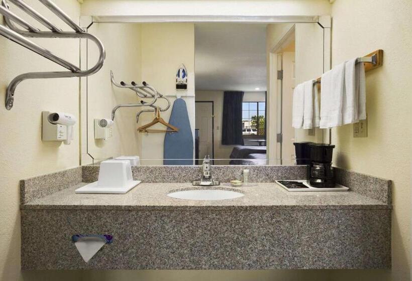 מוטל Super 8 By Wyndham Grand Prairie Southwest