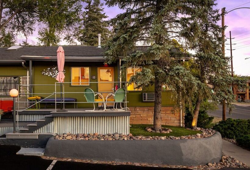 فندق على الطريق The Motor Lodge