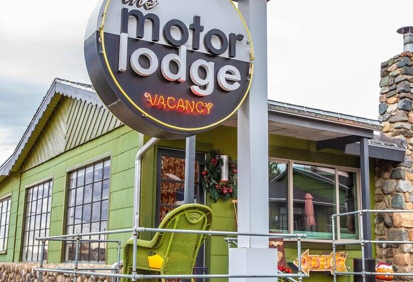 فندق على الطريق The Motor Lodge