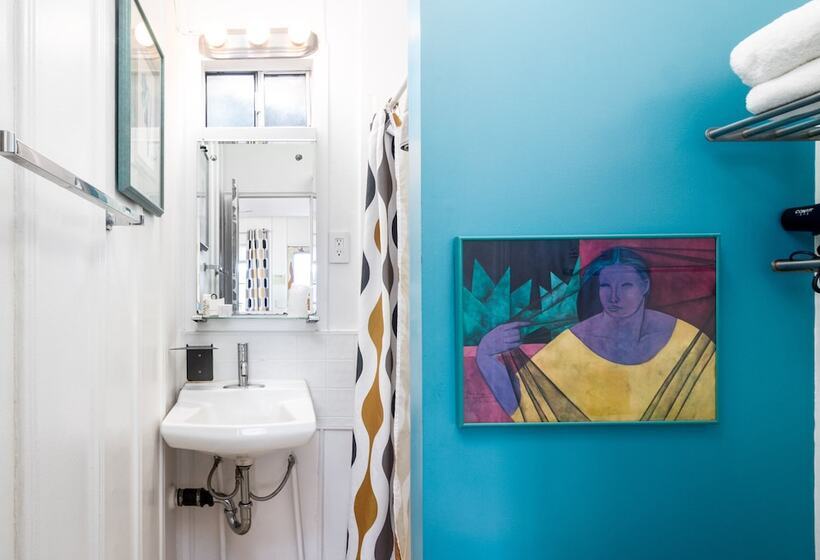 فندق على الطريق The Motor Lodge