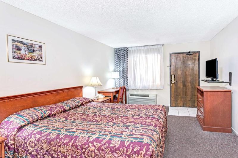 فندق على الطريق Vantage Point Inn   Woodland Hills