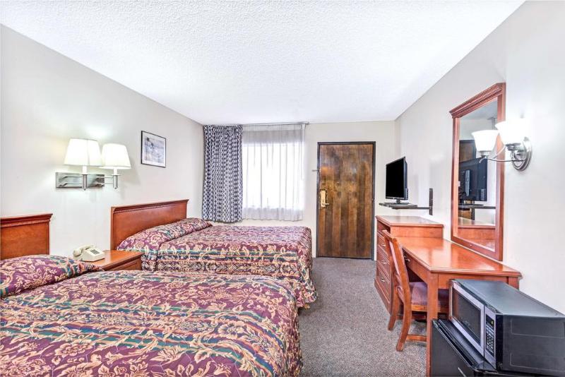 فندق على الطريق Vantage Point Inn   Woodland Hills