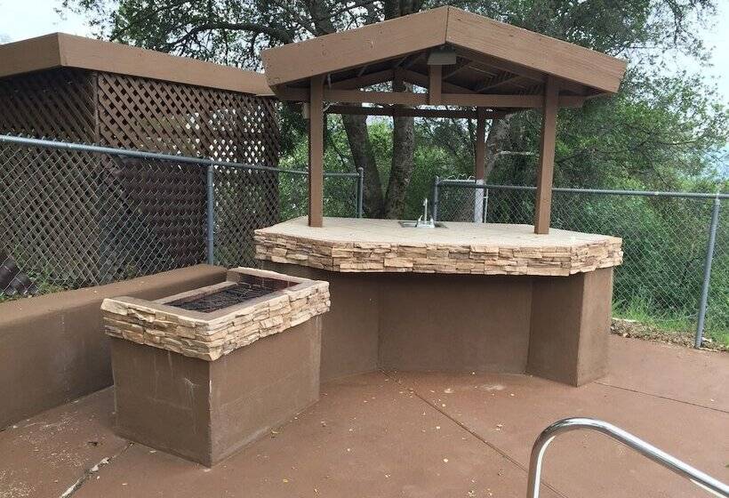 Mountain Trail Lodge And Vacation Rentals