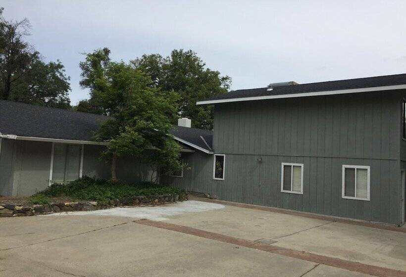 Mountain Trail Lodge And Vacation Rentals