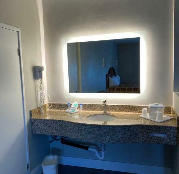 بنسيون Mid City Inn & Suites Pico Rivera
