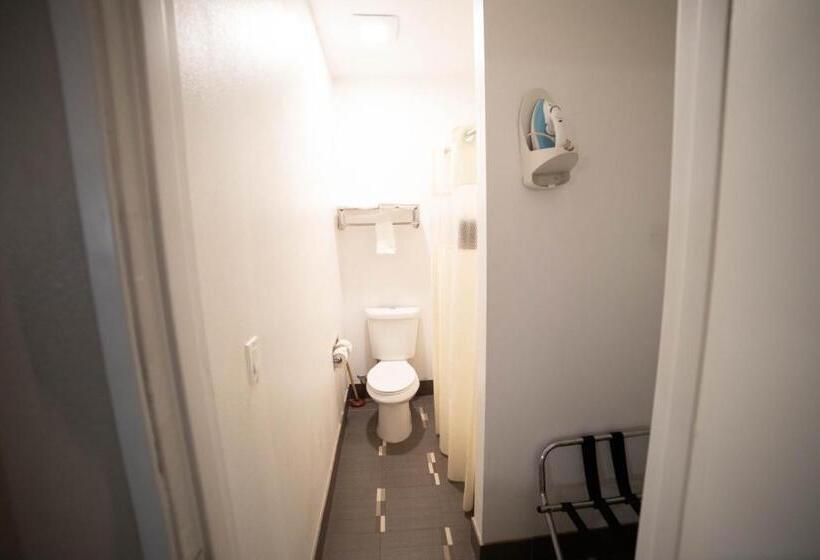 بنسيون Mid City Inn & Suites Pico Rivera