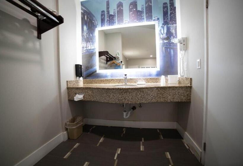 بنسيون Mid City Inn & Suites Pico Rivera