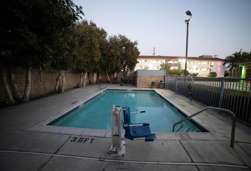 بنسيون Mid City Inn & Suites Pico Rivera