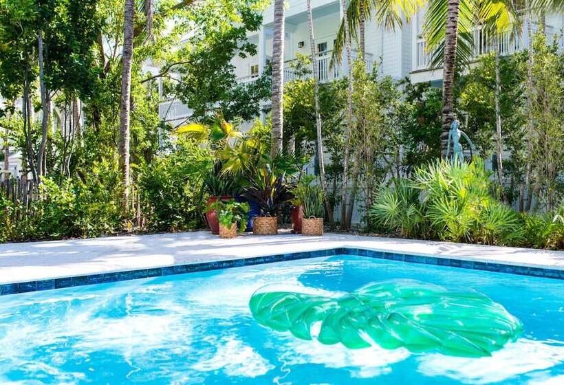 リゾートホテル Parrot Key Hotel & Villas