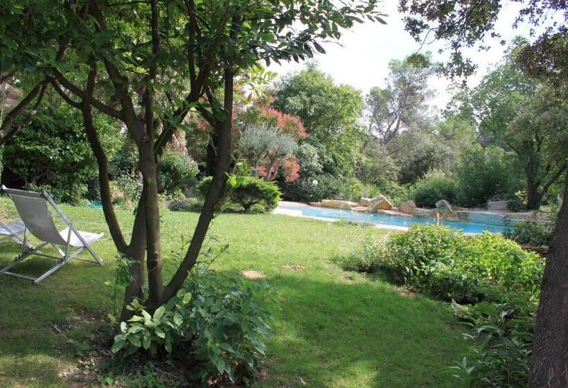 ベッドアンドブレックファースト La Bousquatière