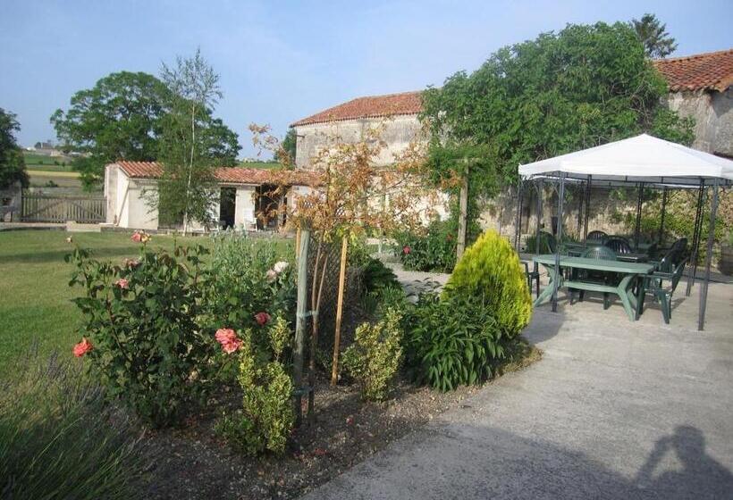 Bed and Breakfast La Cour Des Cloches