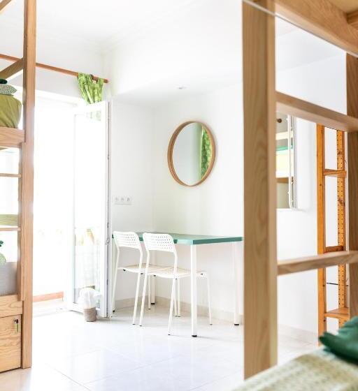 تختخواب و صبحانه Surf Yoga Ericeira Guest House