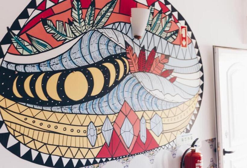 تختخواب و صبحانه Surf Yoga Ericeira Guest House